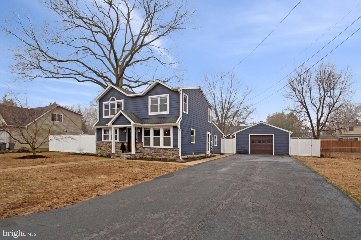 805 Barrett Avenue photo 3