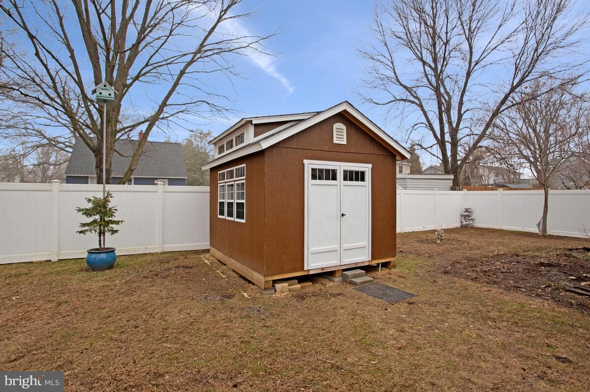 805 Barrett Avenue photo 36