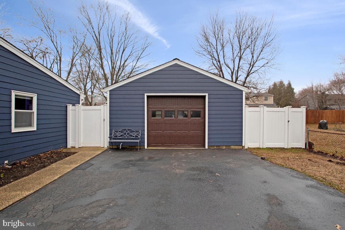 805 Barrett Avenue photo 4