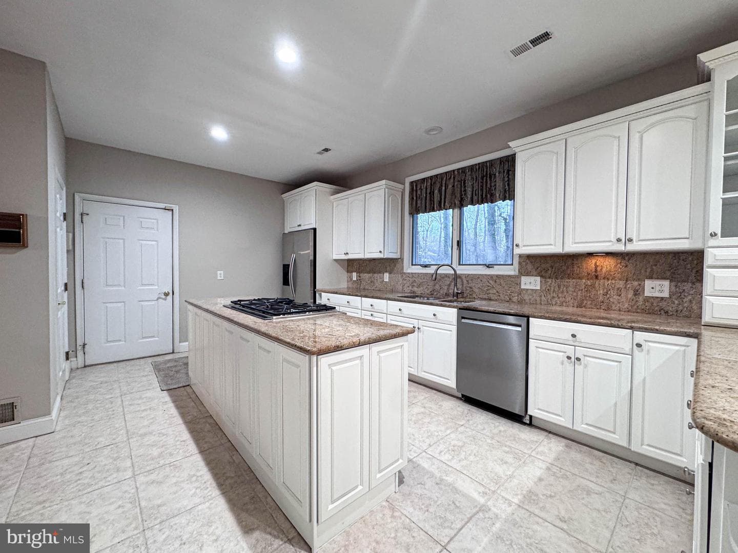 1527 Wild Cranberry Drive photo 17