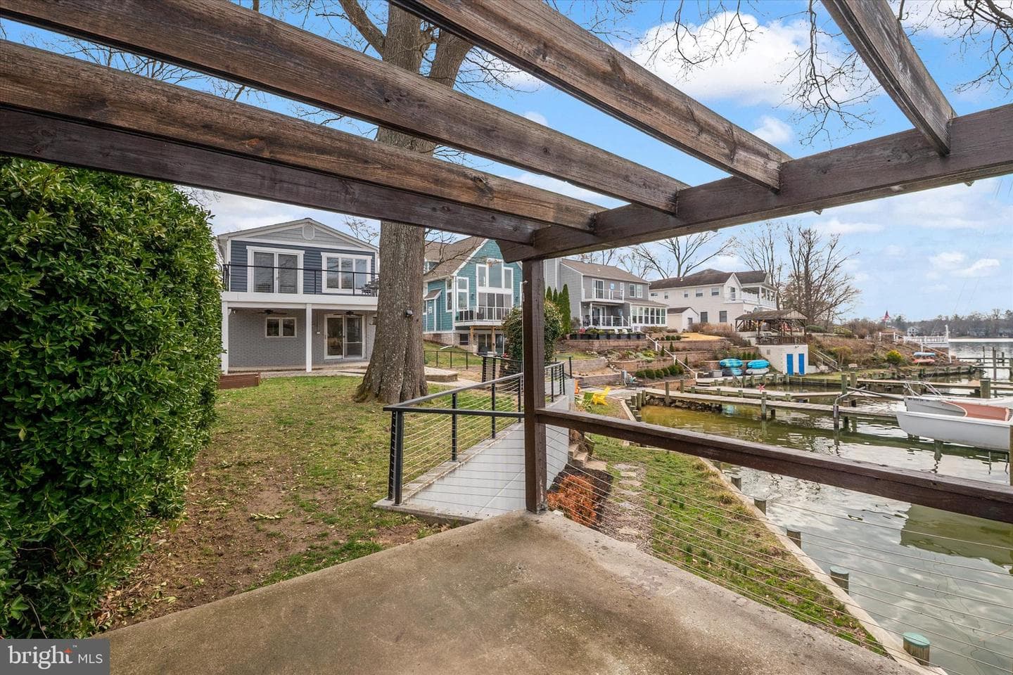 306 Riverside Drive photo 16