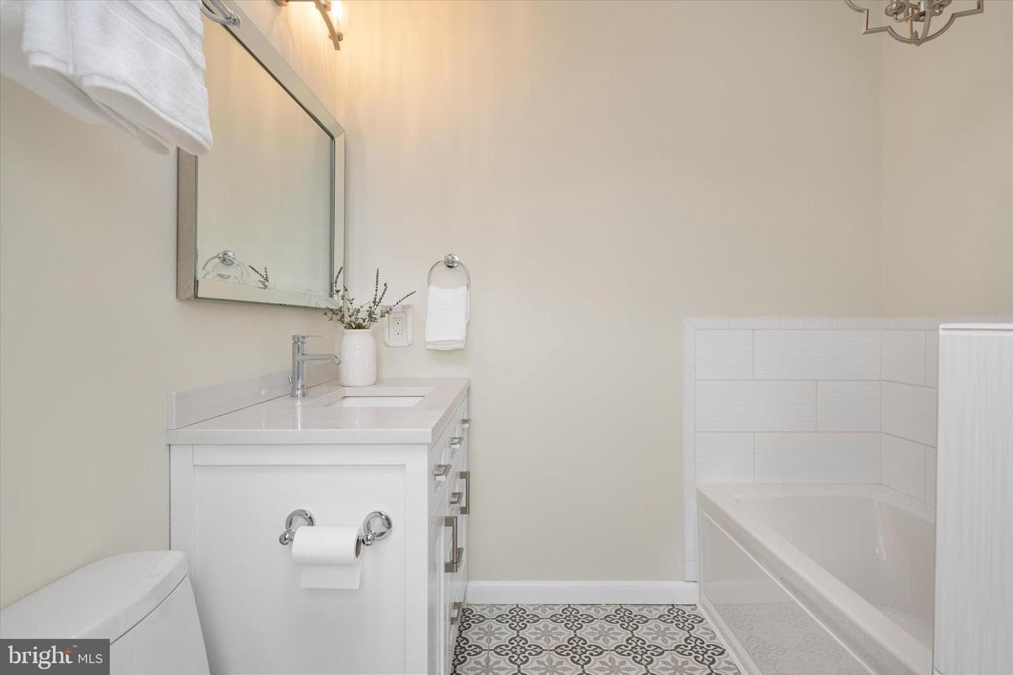 306 Riverside Drive photo 43