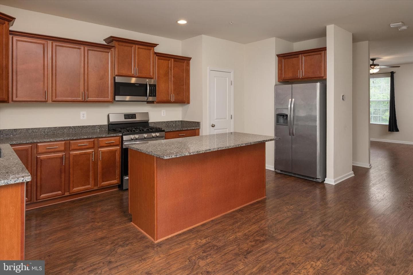 8339 Daydream Crescent photo 6
