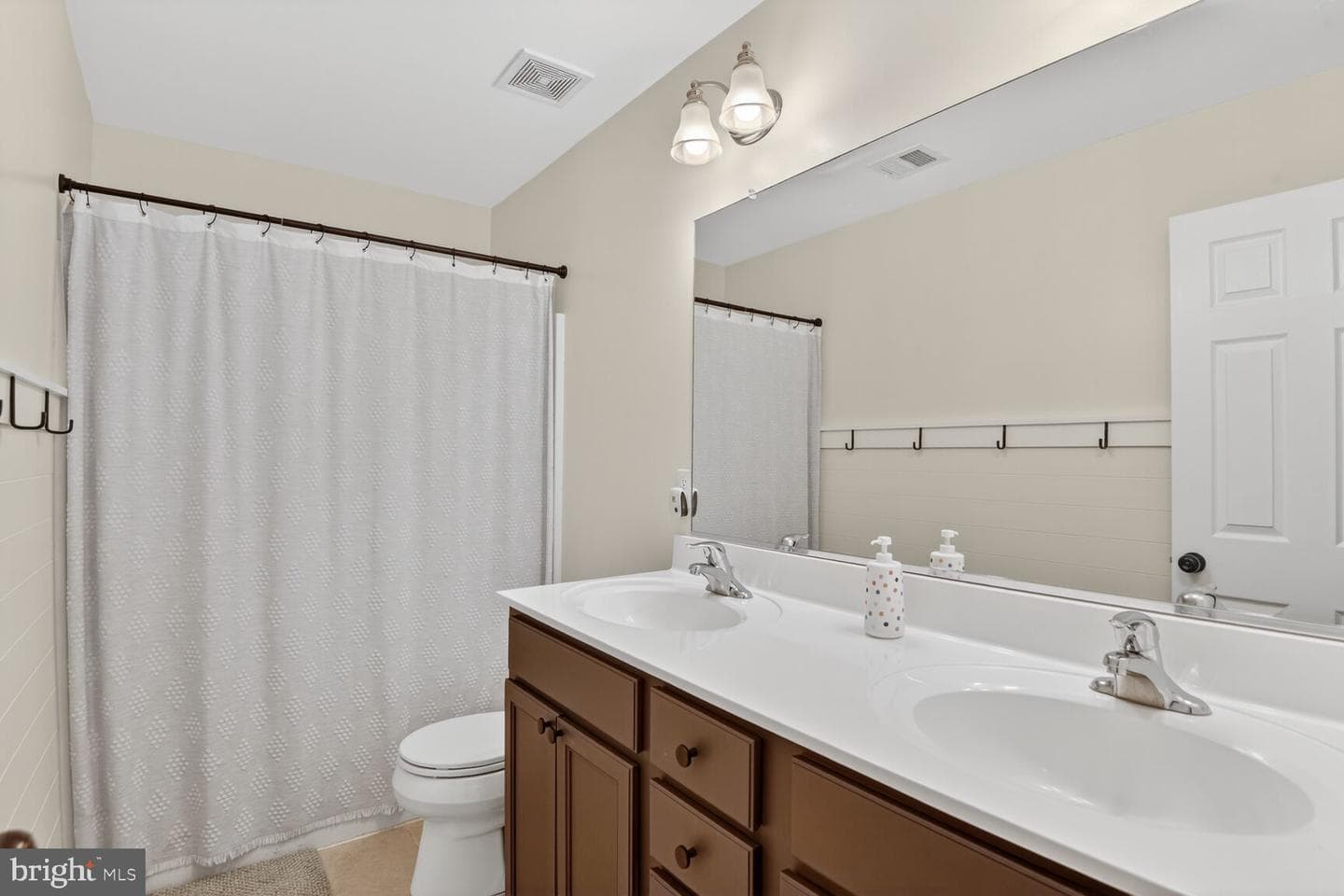 1409 James Way photo 10