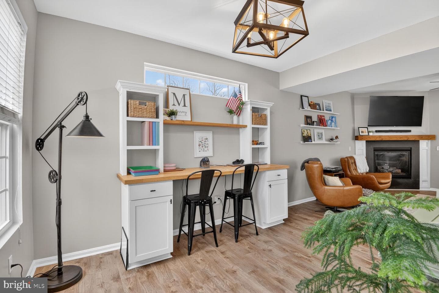 1409 James Way photo 2