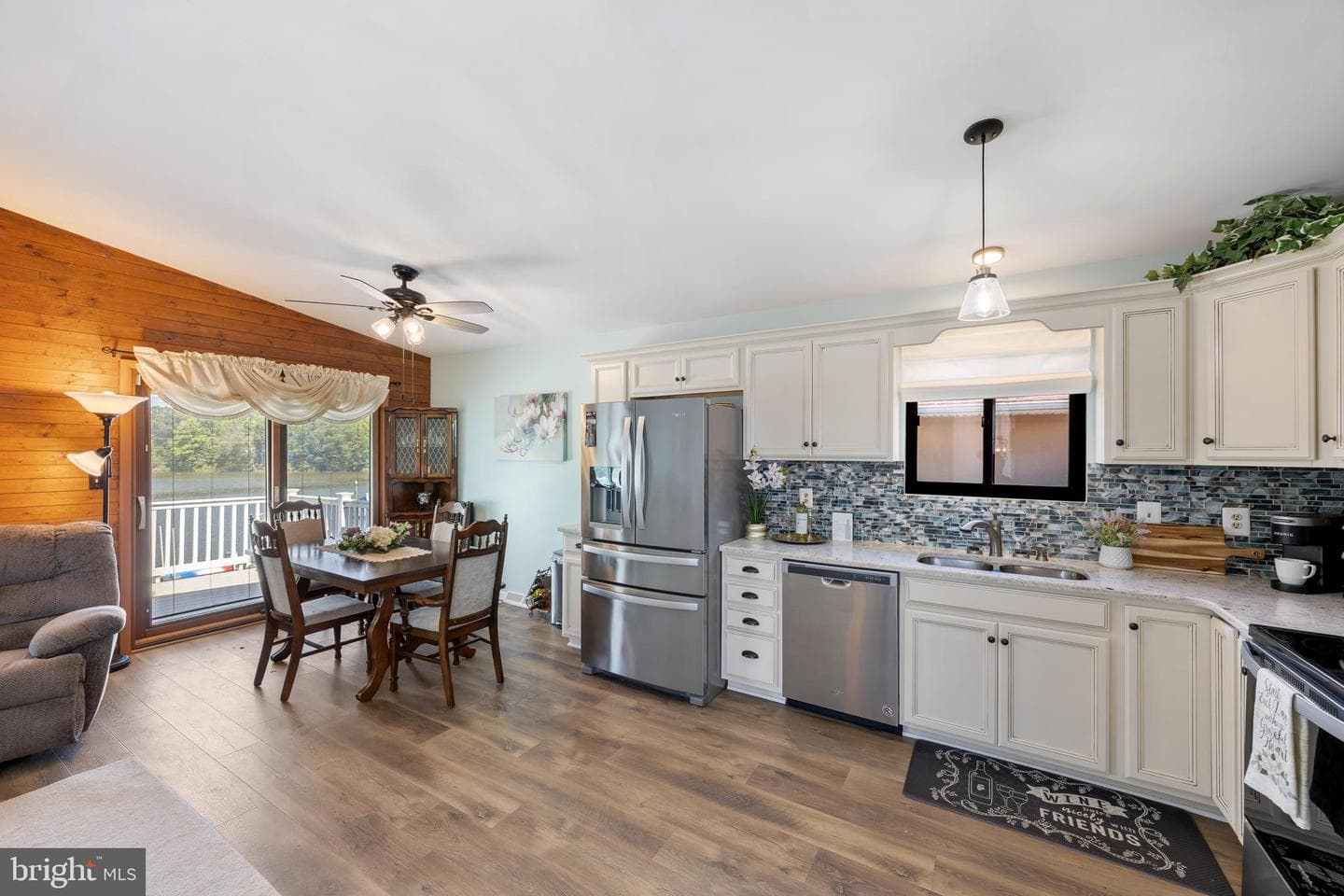 802 Waterview Drive photo 23