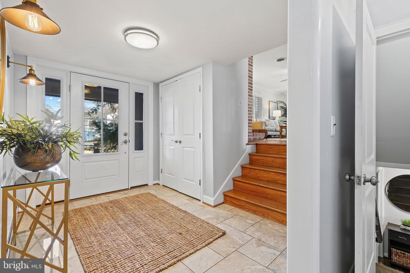 101 Avondale Circle photo 4