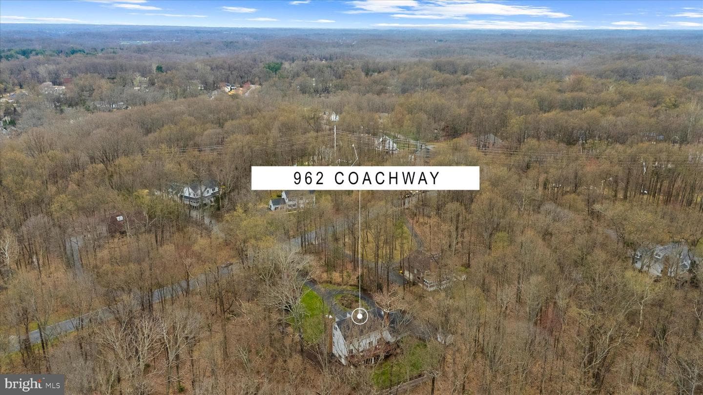 962 Coachway photo 100