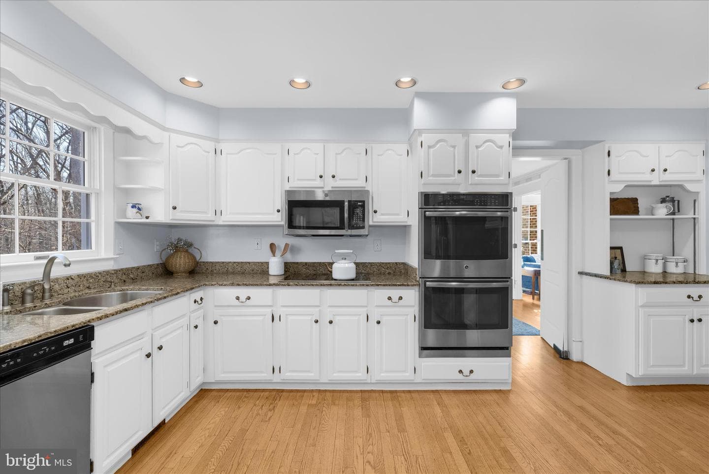 962 Coachway photo 16
