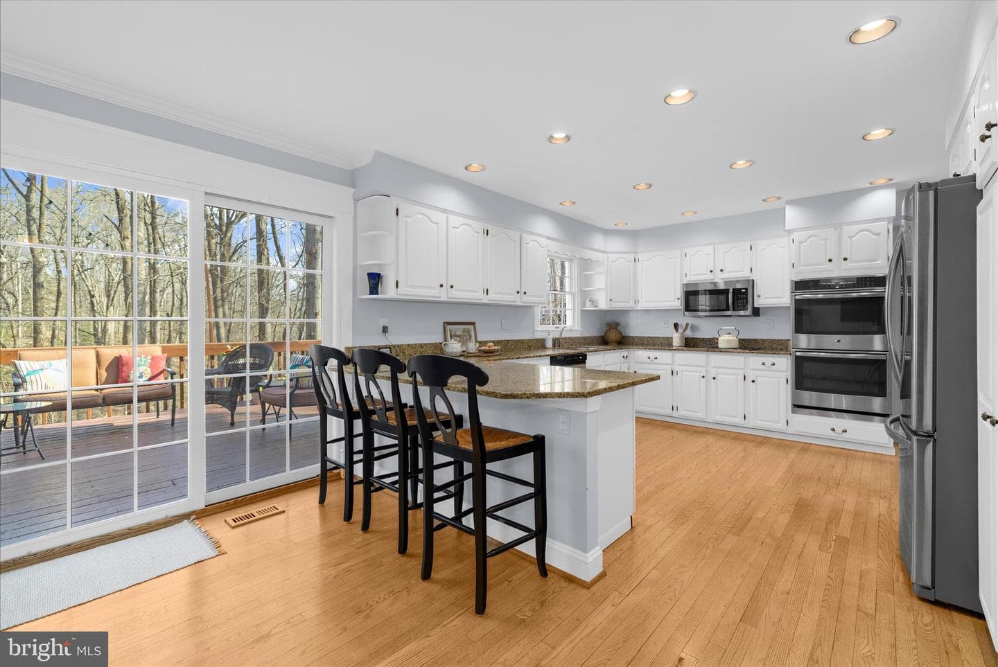 962 Coachway photo 18