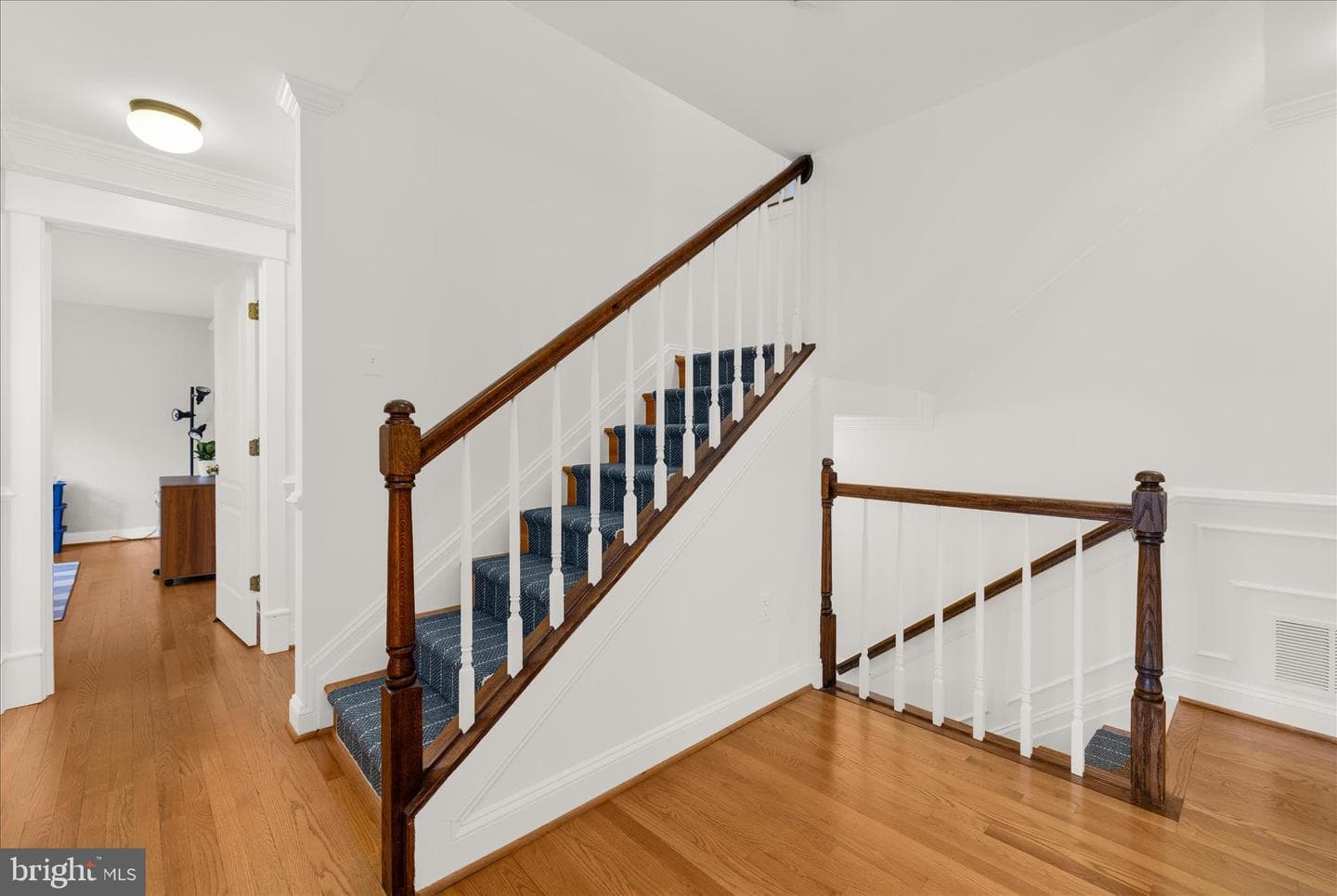 962 Coachway photo 29