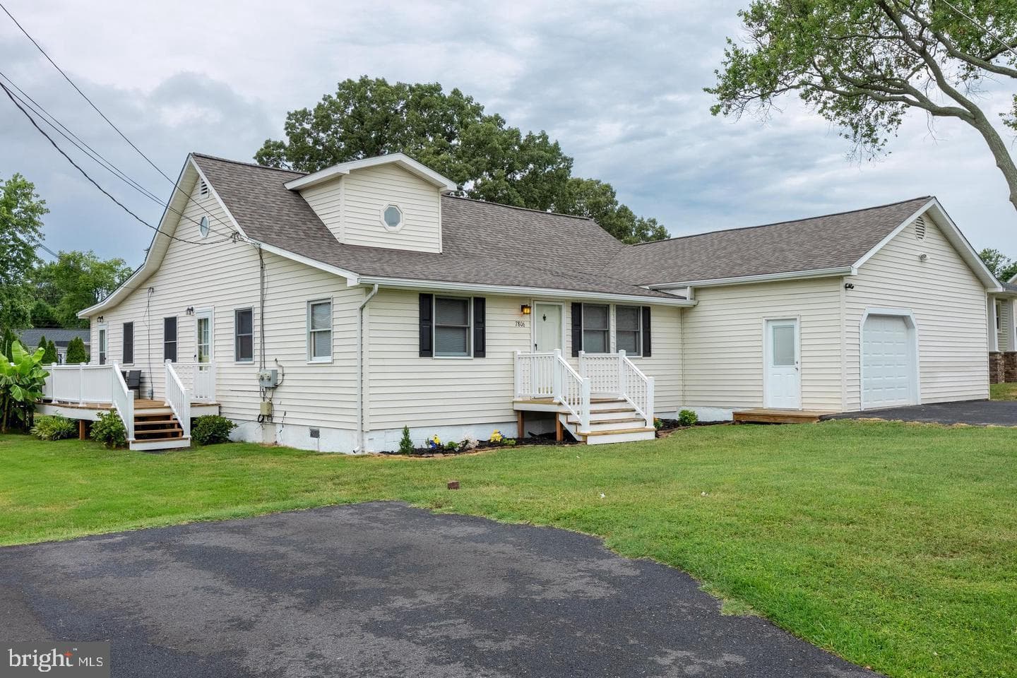 7806 Appletree Road photo 1