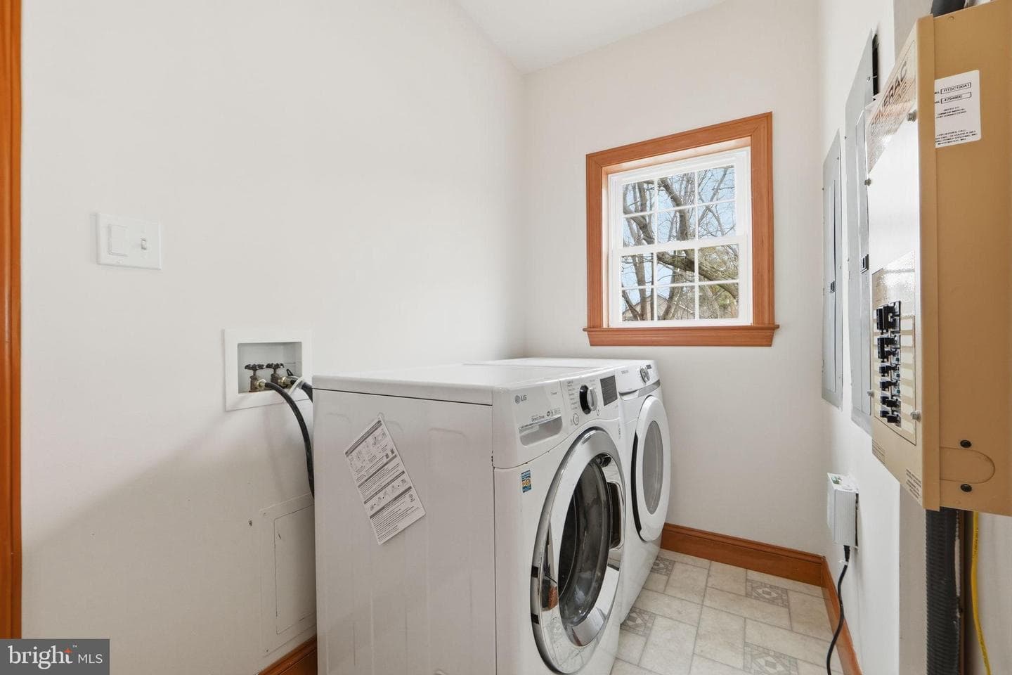 5566 Franklin Boulevard photo 24