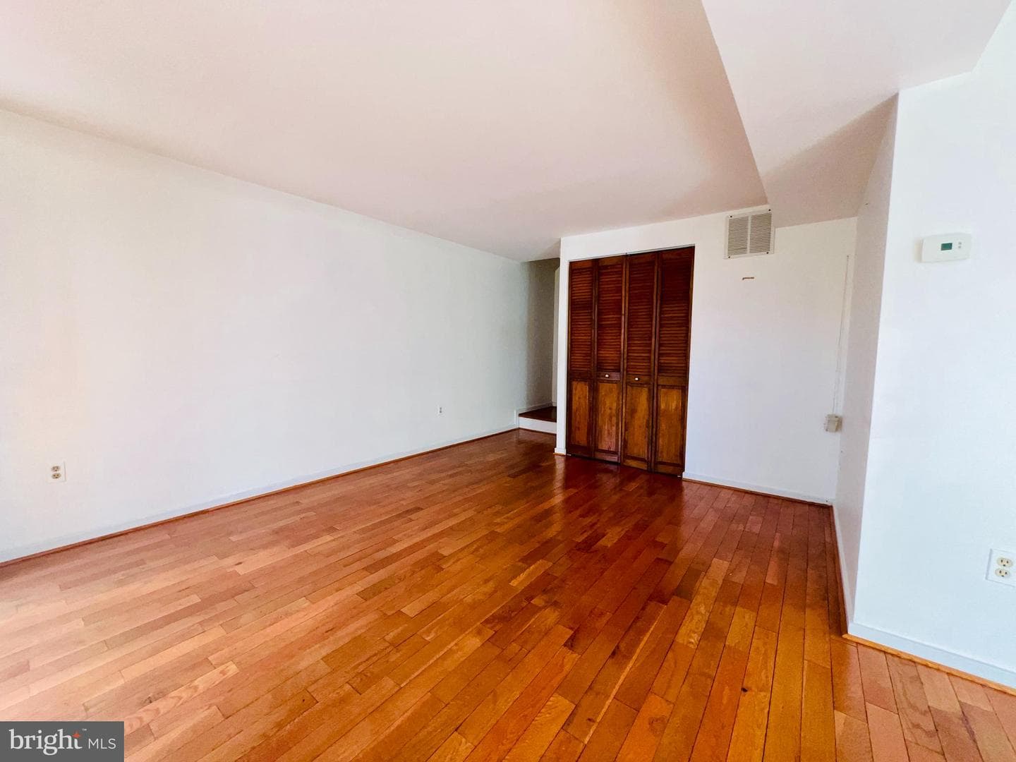 596 West Court photo 8