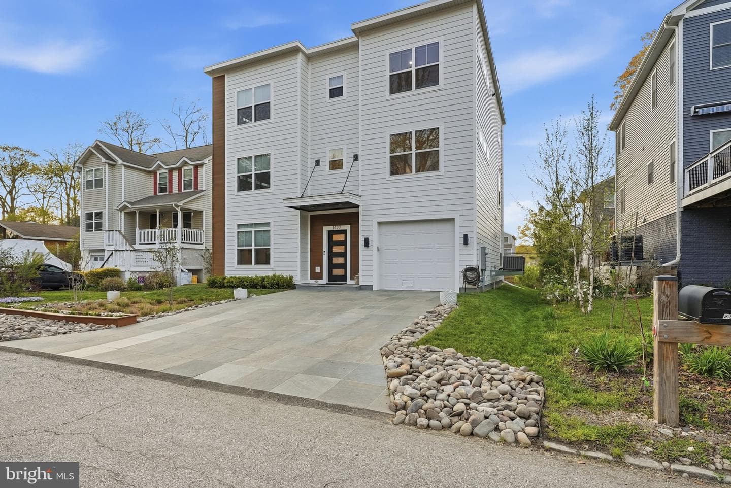 1422 Howard Road photo 3
