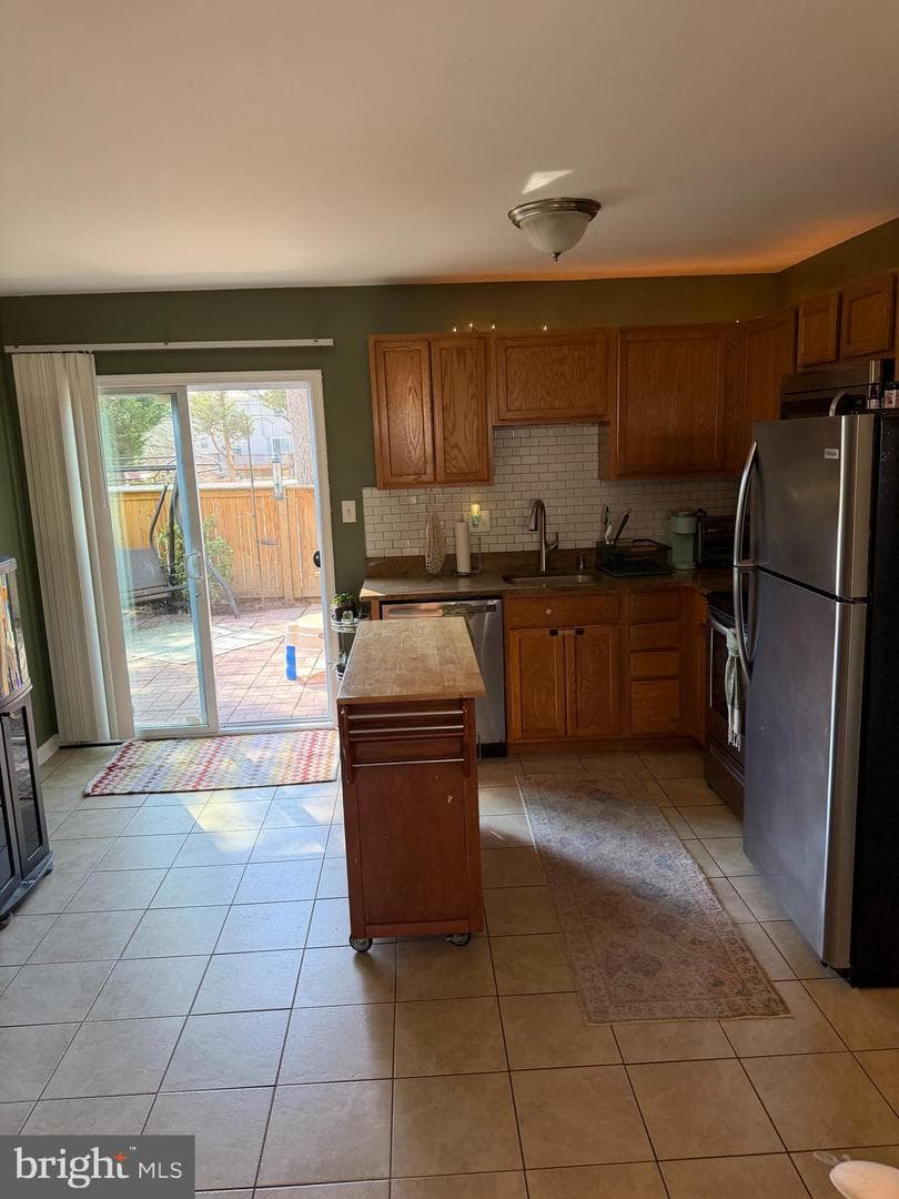 1542 Lowell Court photo 4