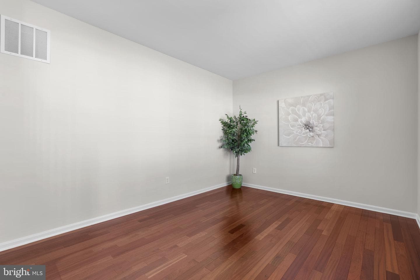 1413 Della Way photo 6