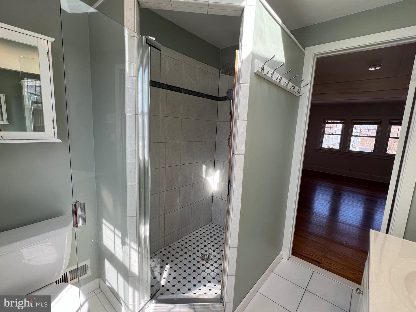 106 Linden Avenue photo 16