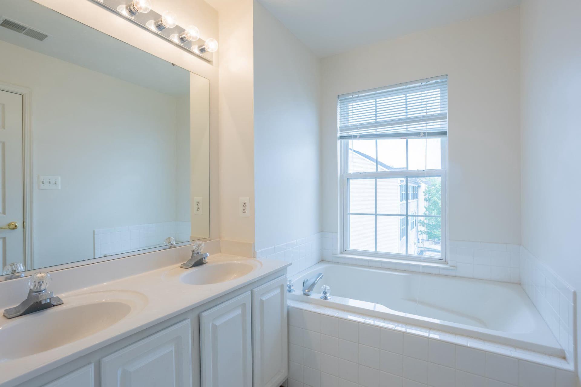 8031 Apple Valley Drive photo 28