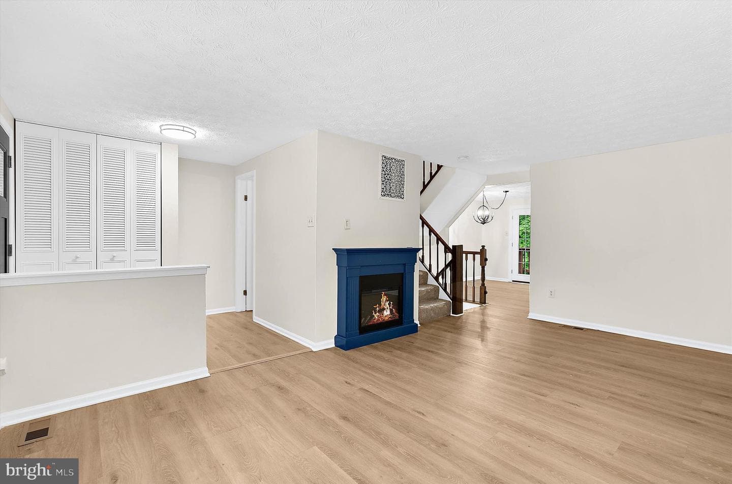 557 Bay Dale Court photo 4