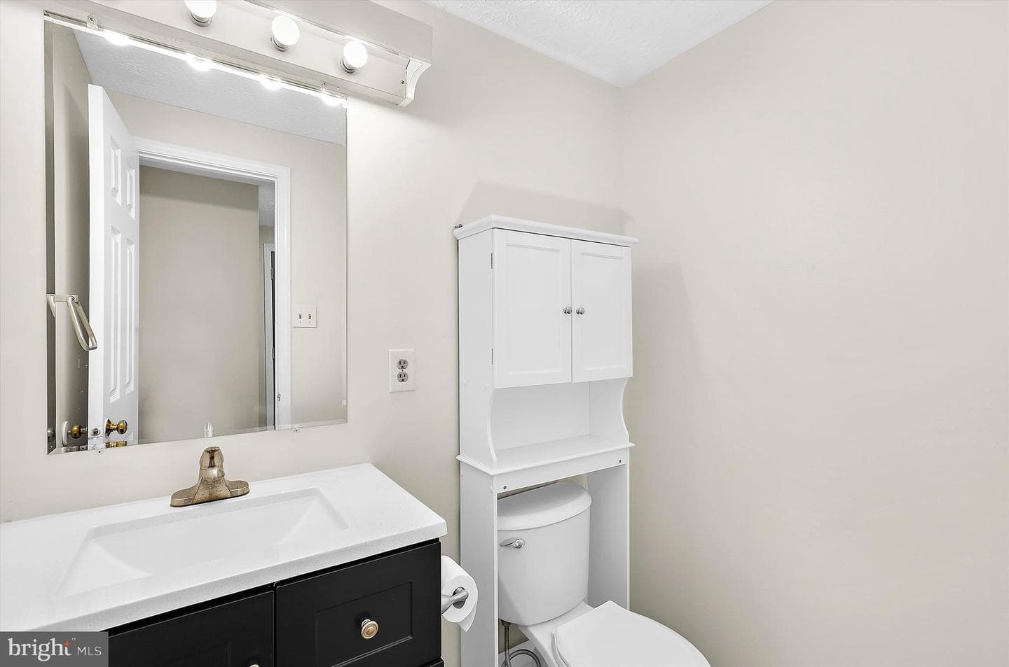 557 Bay Dale Court photo 8