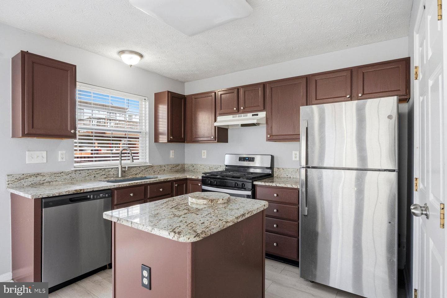 8301 Water Lily Way photo 9