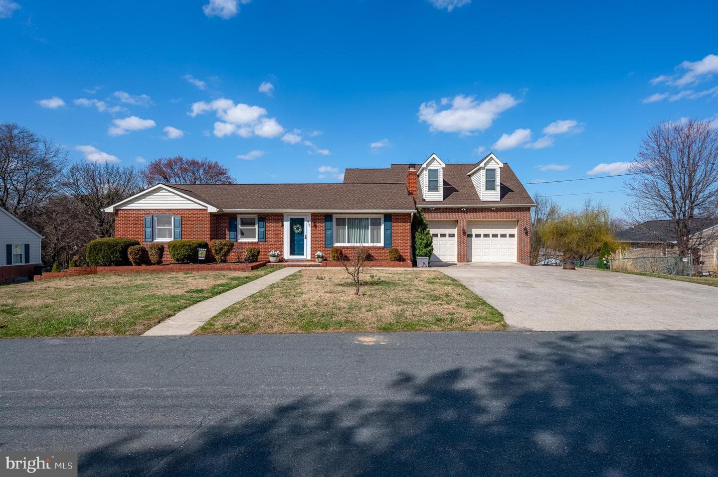 902 Hillcrest Road photo 3