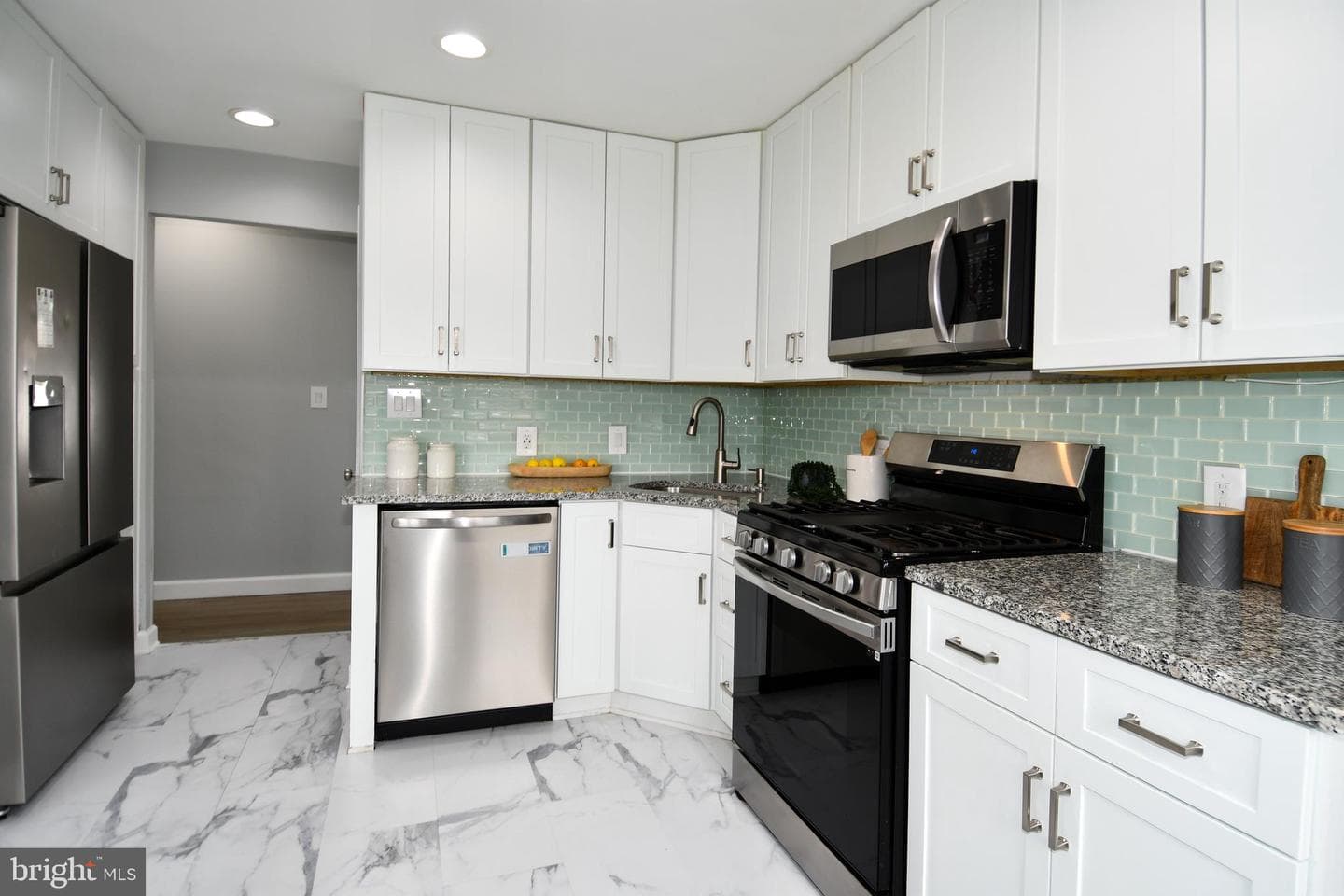 1302 Whitman Drive photo 2
