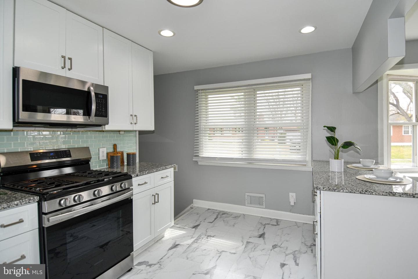 1302 Whitman Drive photo 3