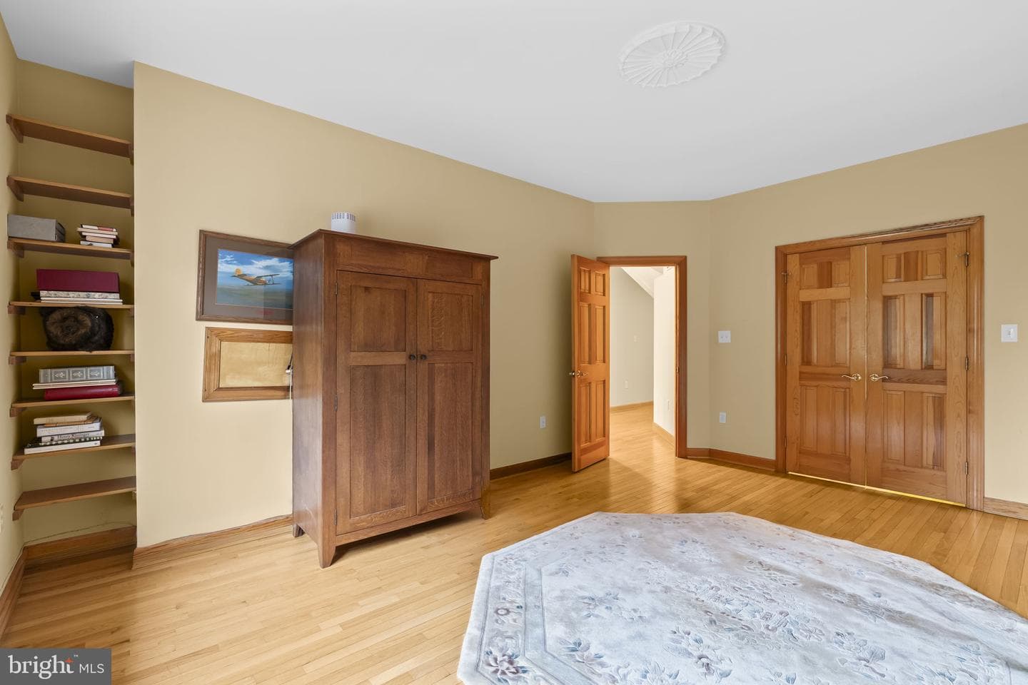 615 Traveller Court photo 40