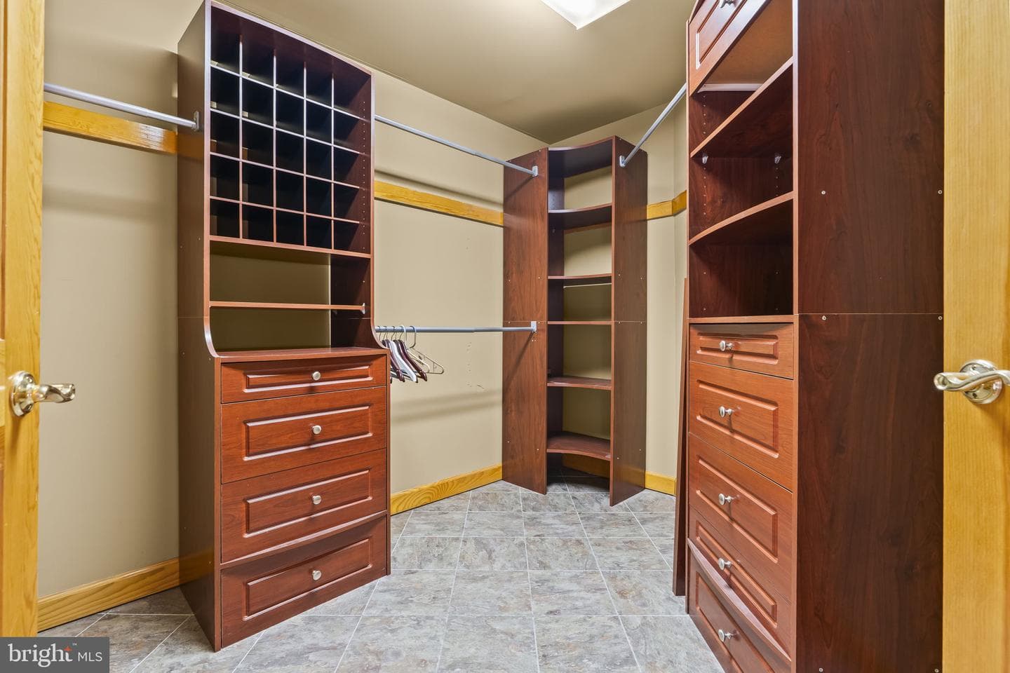 615 Traveller Court photo 50