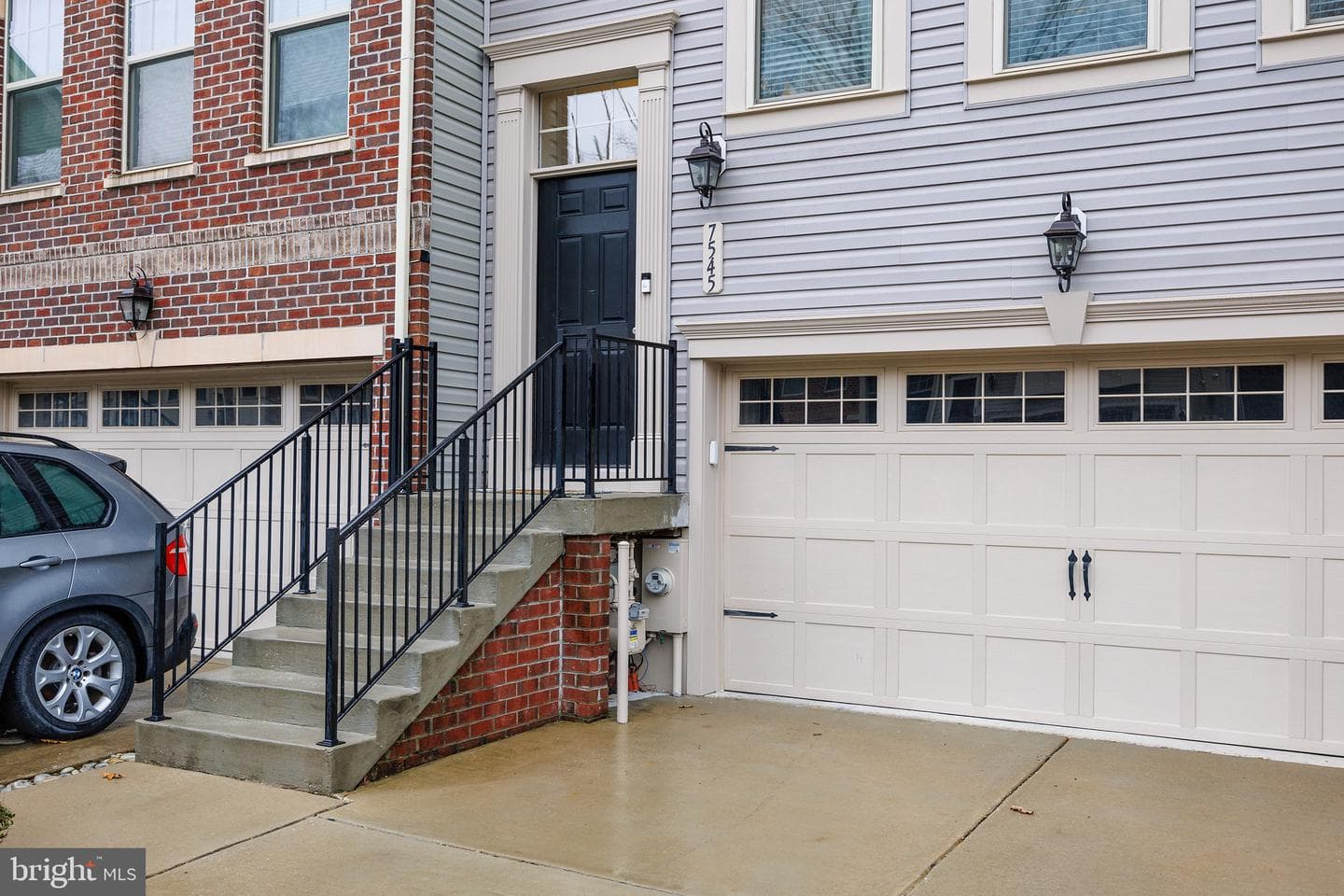 7545 Holly Ridge Drive photo 2
