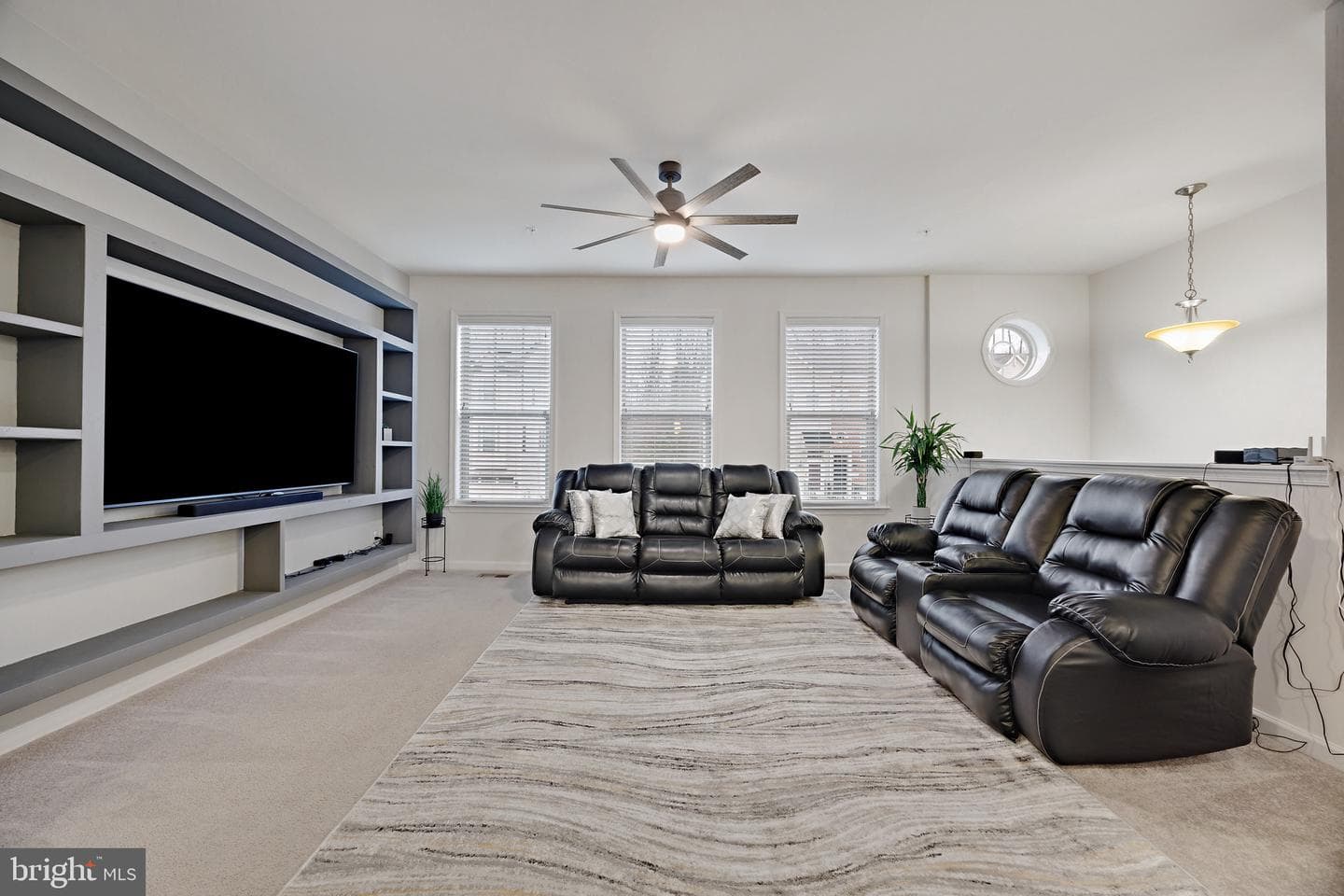 7545 Holly Ridge Drive photo 4