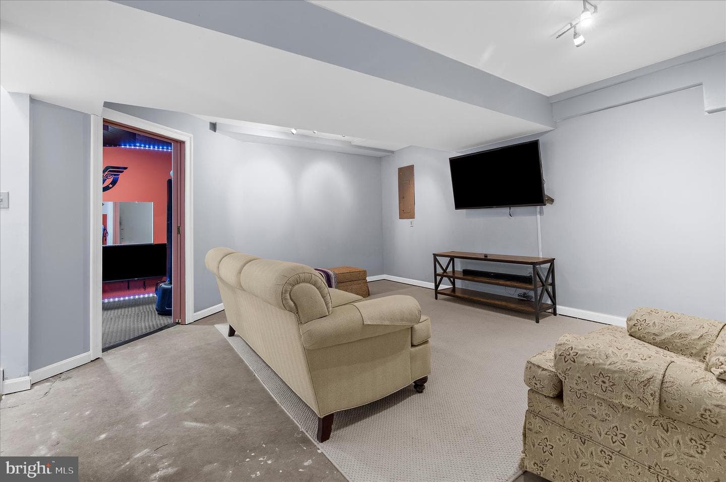 92 Clifford Boulevard photo 36