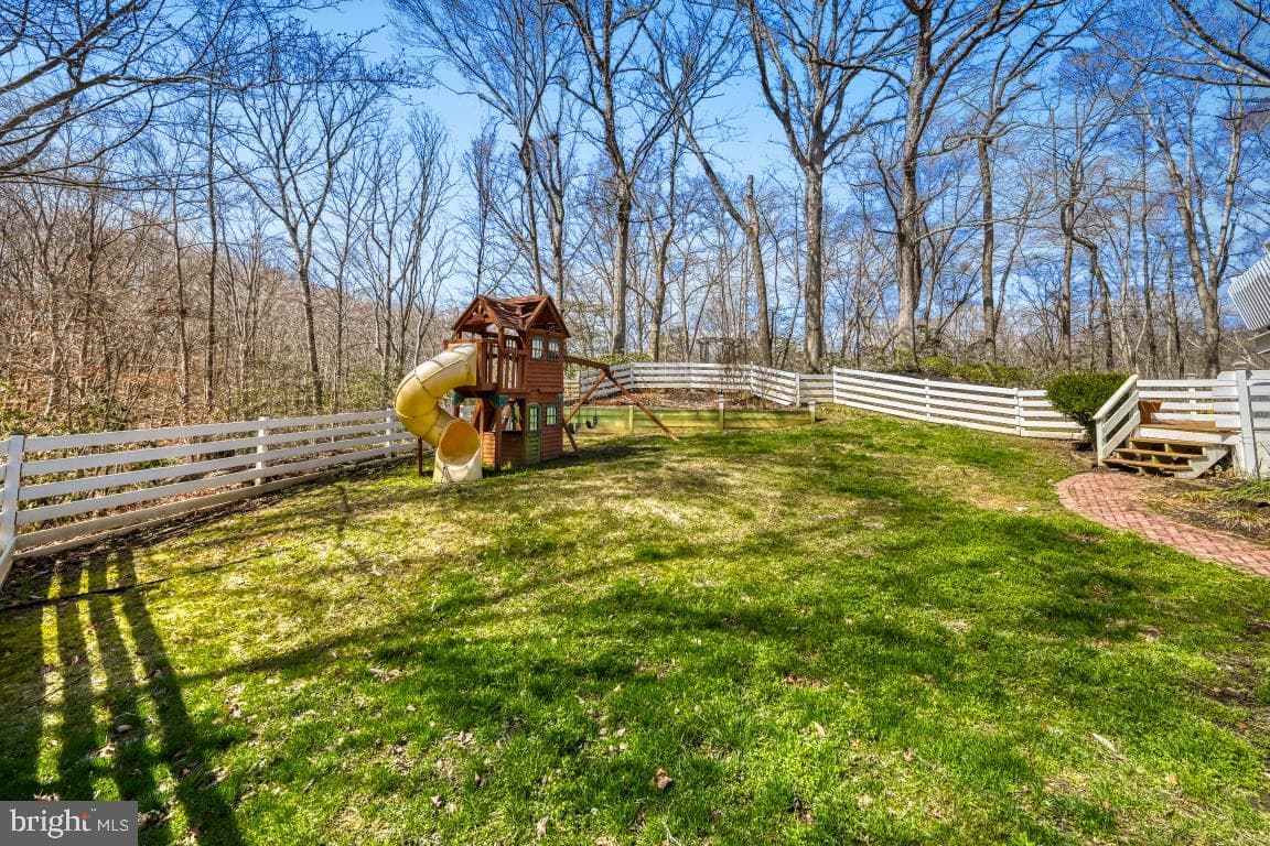 2110 Hallmark Drive photo 24