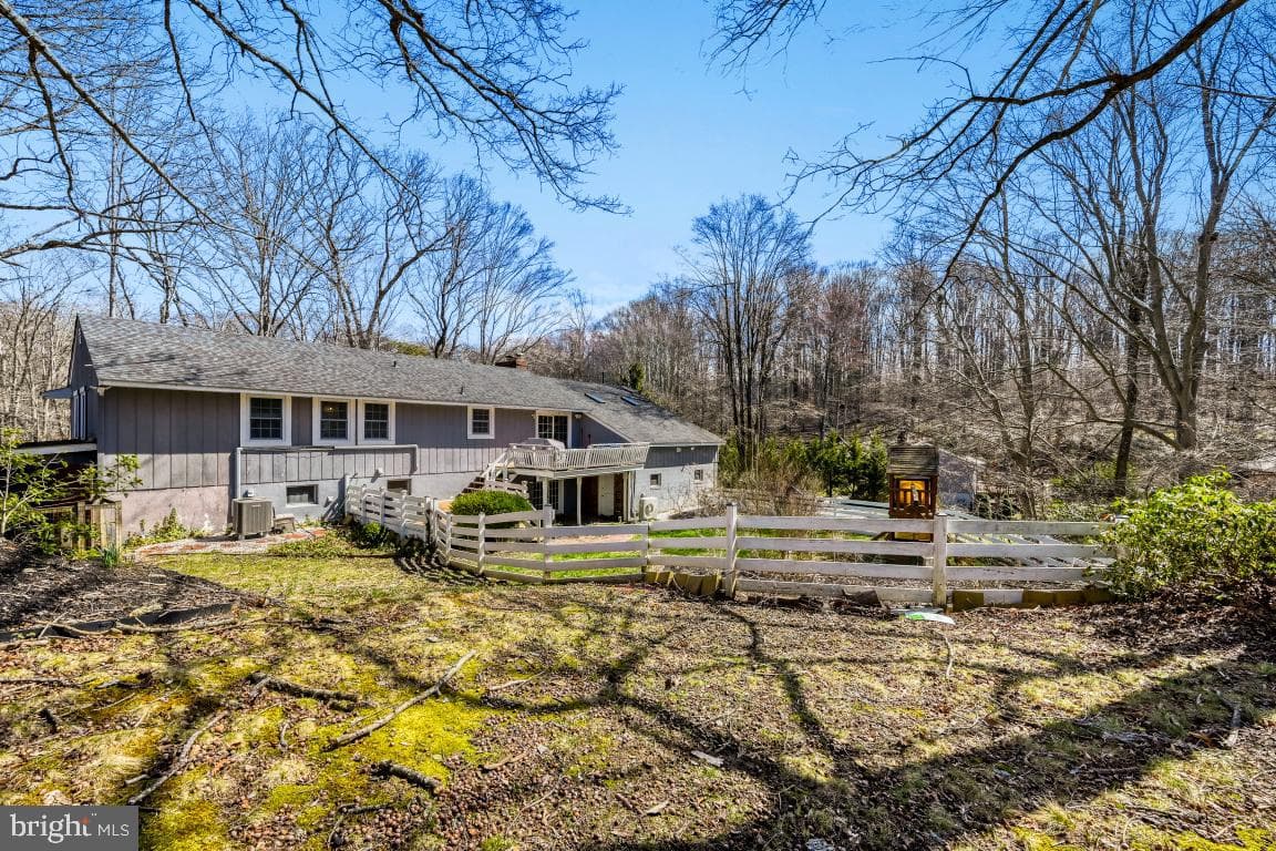 2110 Hallmark Drive photo 25