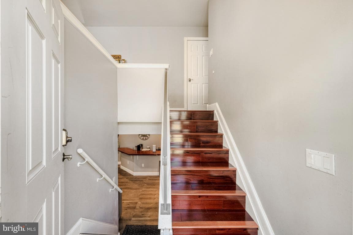 2110 Hallmark Drive photo 3