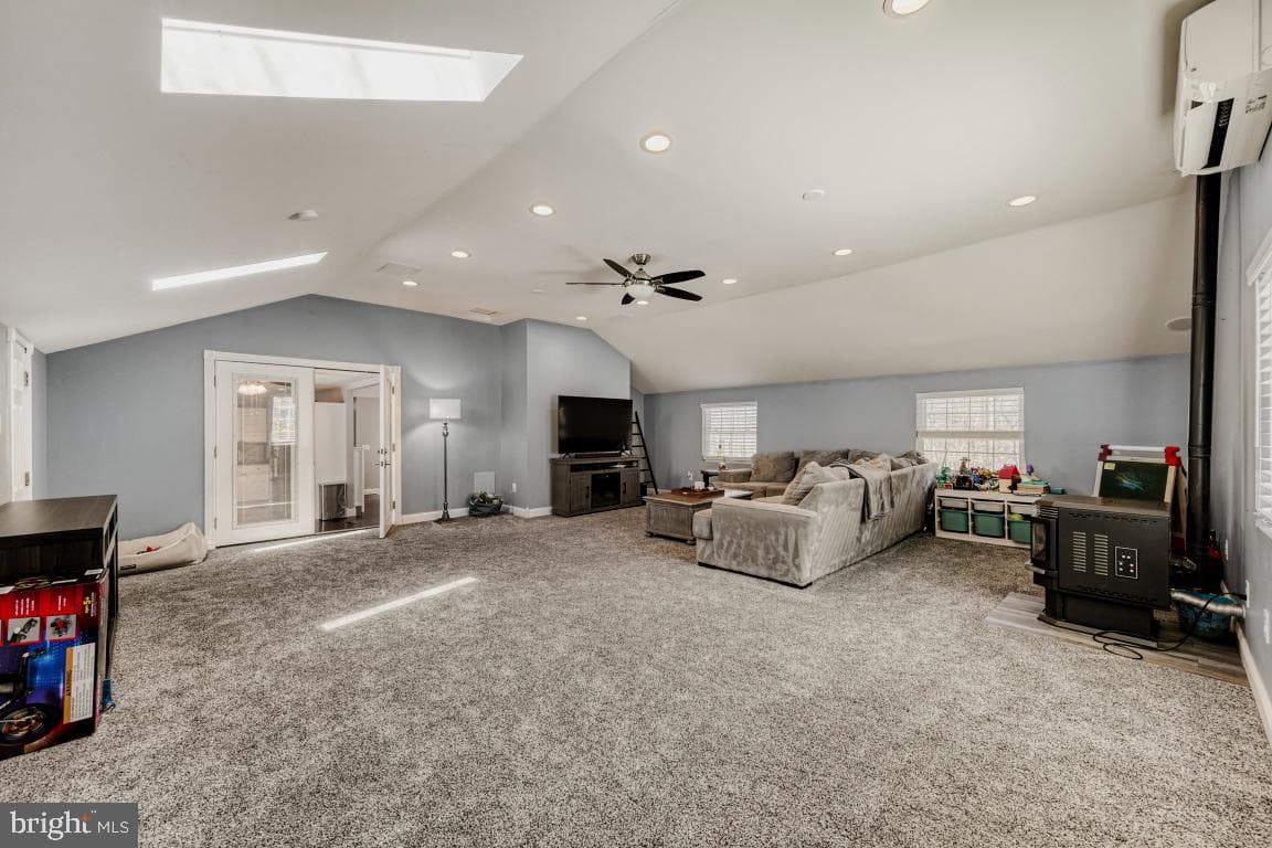2110 Hallmark Drive photo 9