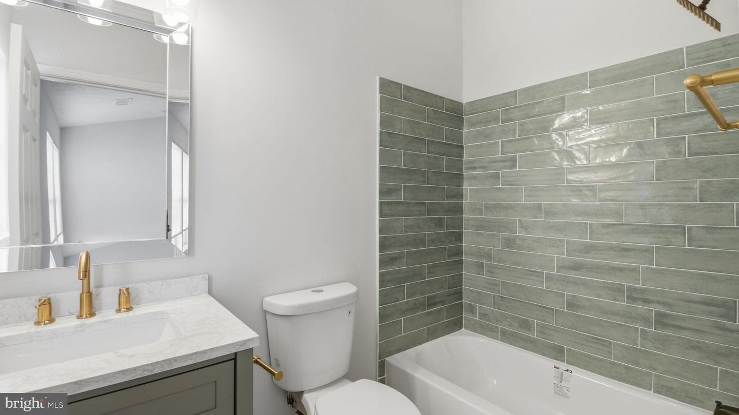 1404 Pangbourne Way photo 17