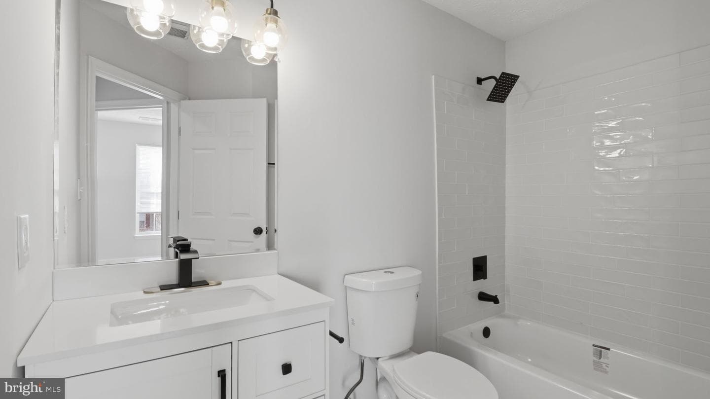 1404 Pangbourne Way photo 22