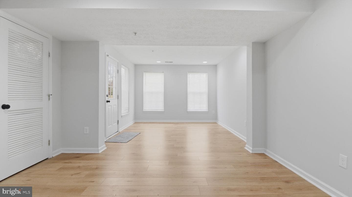 1404 Pangbourne Way photo 25