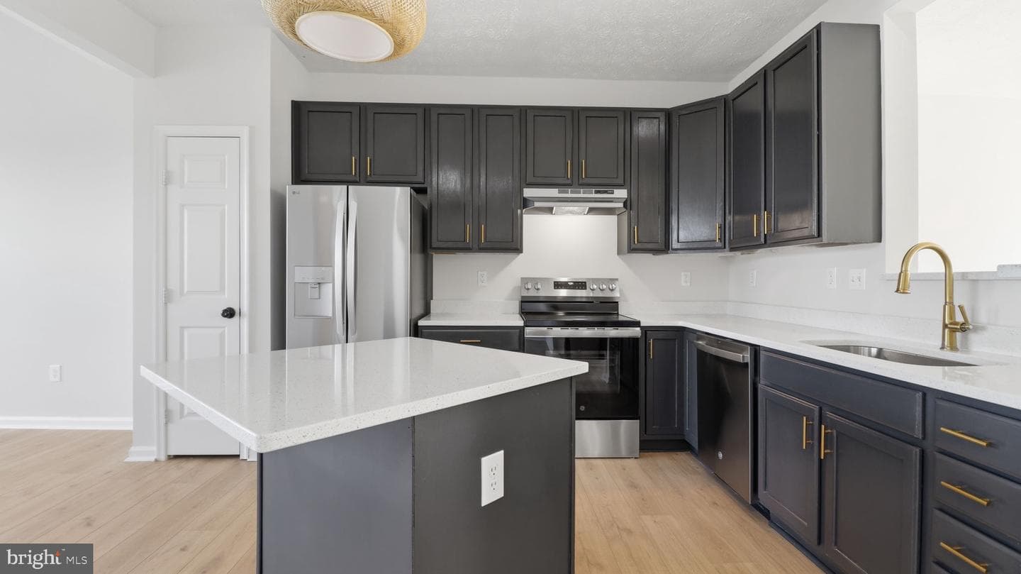 1404 Pangbourne Way photo 4