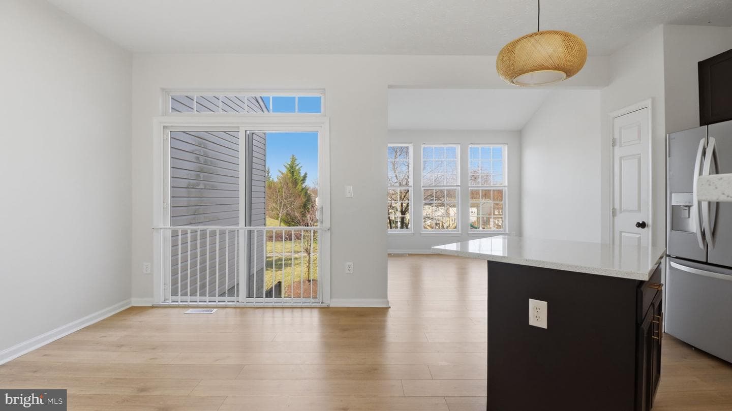 1404 Pangbourne Way photo 6