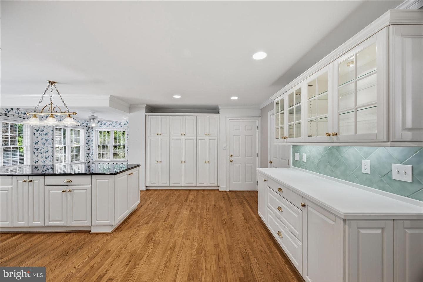 317 White Plains Court photo 13