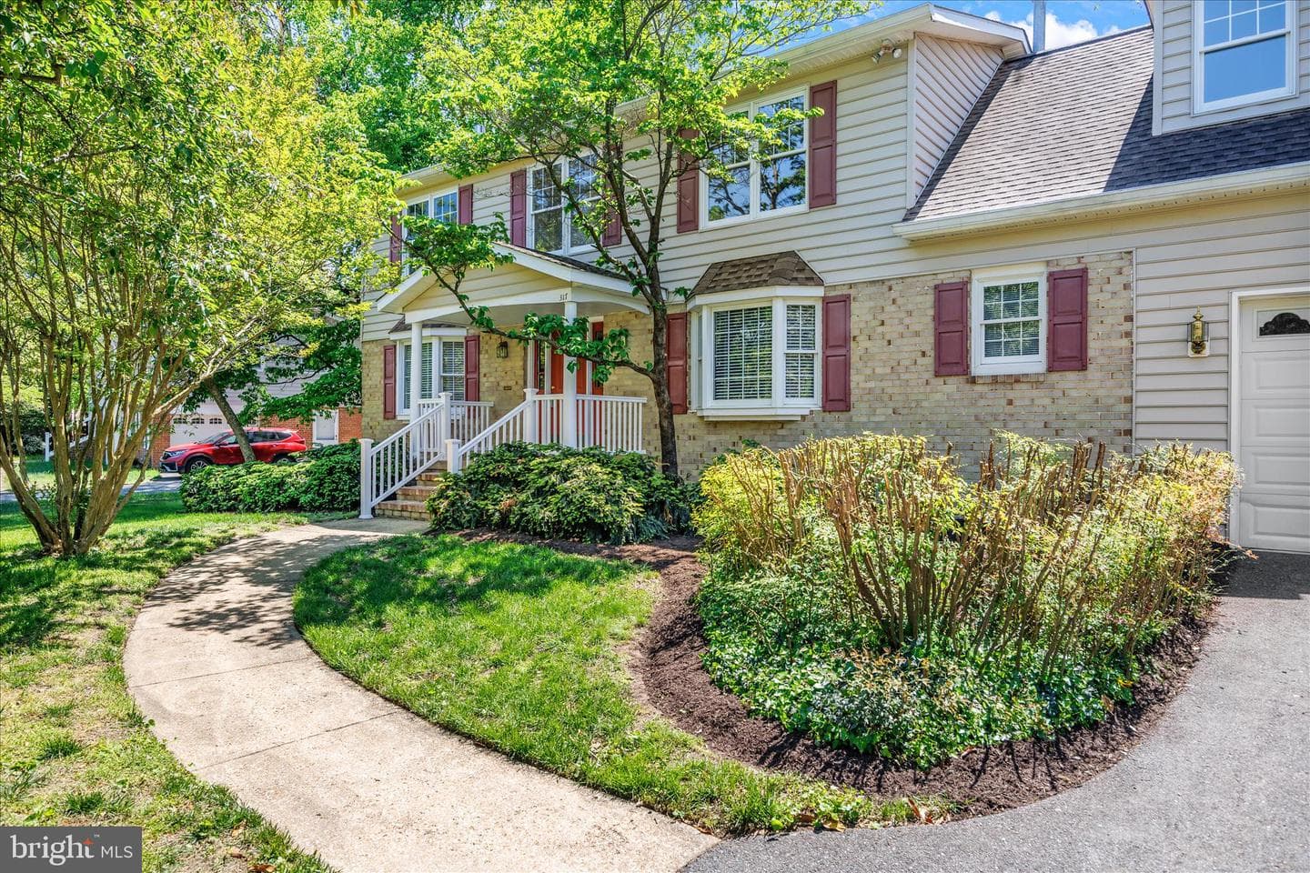 317 White Plains Court photo 2
