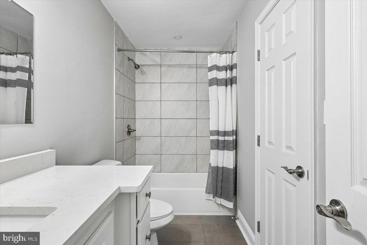 1160 Oak Avenue photo 16