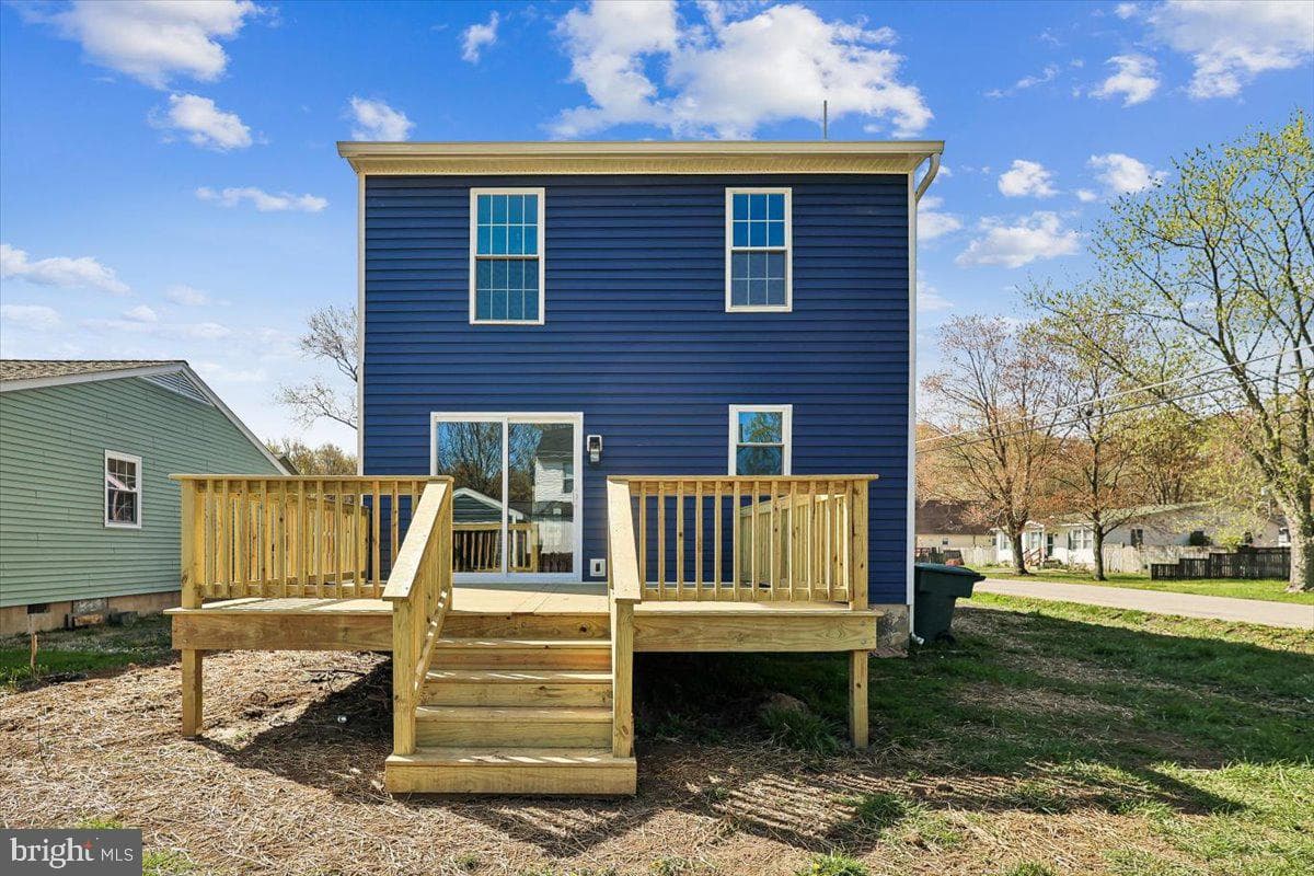 1160 Oak Avenue photo 3
