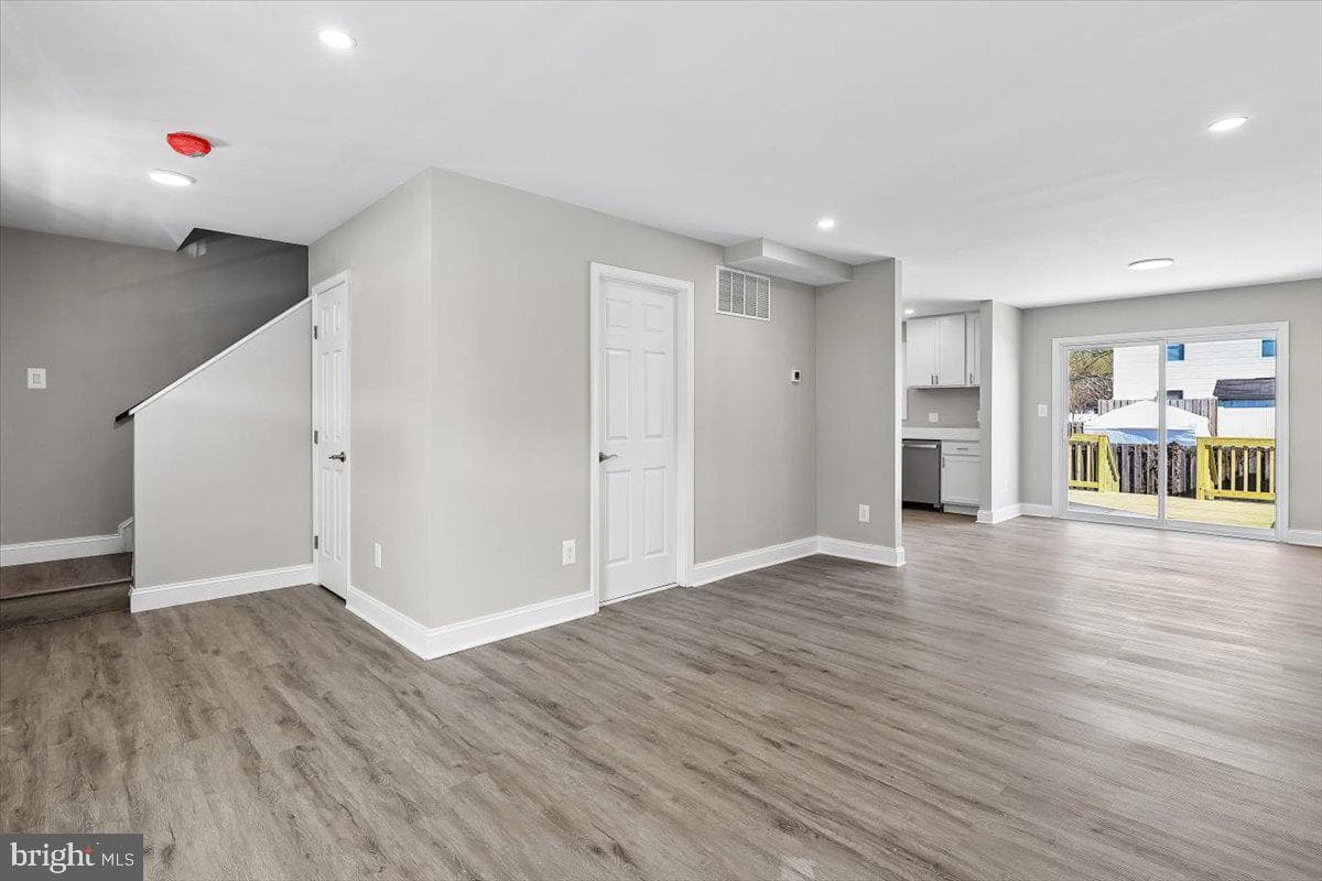 1160 Oak Avenue photo 8