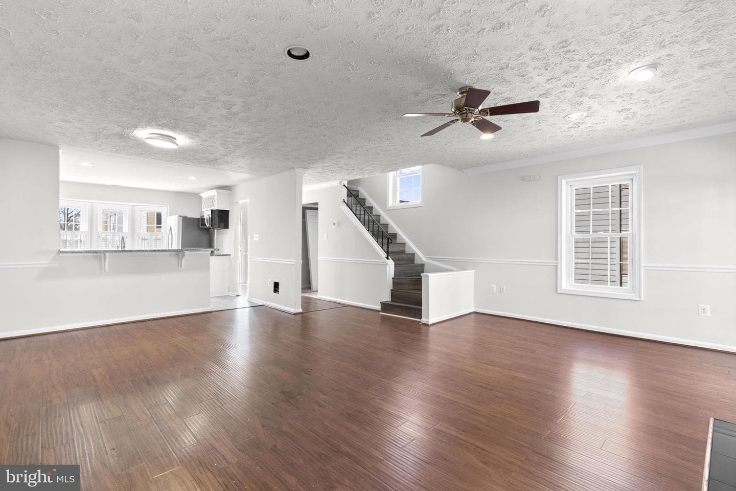 1472 Lowell Court photo 4