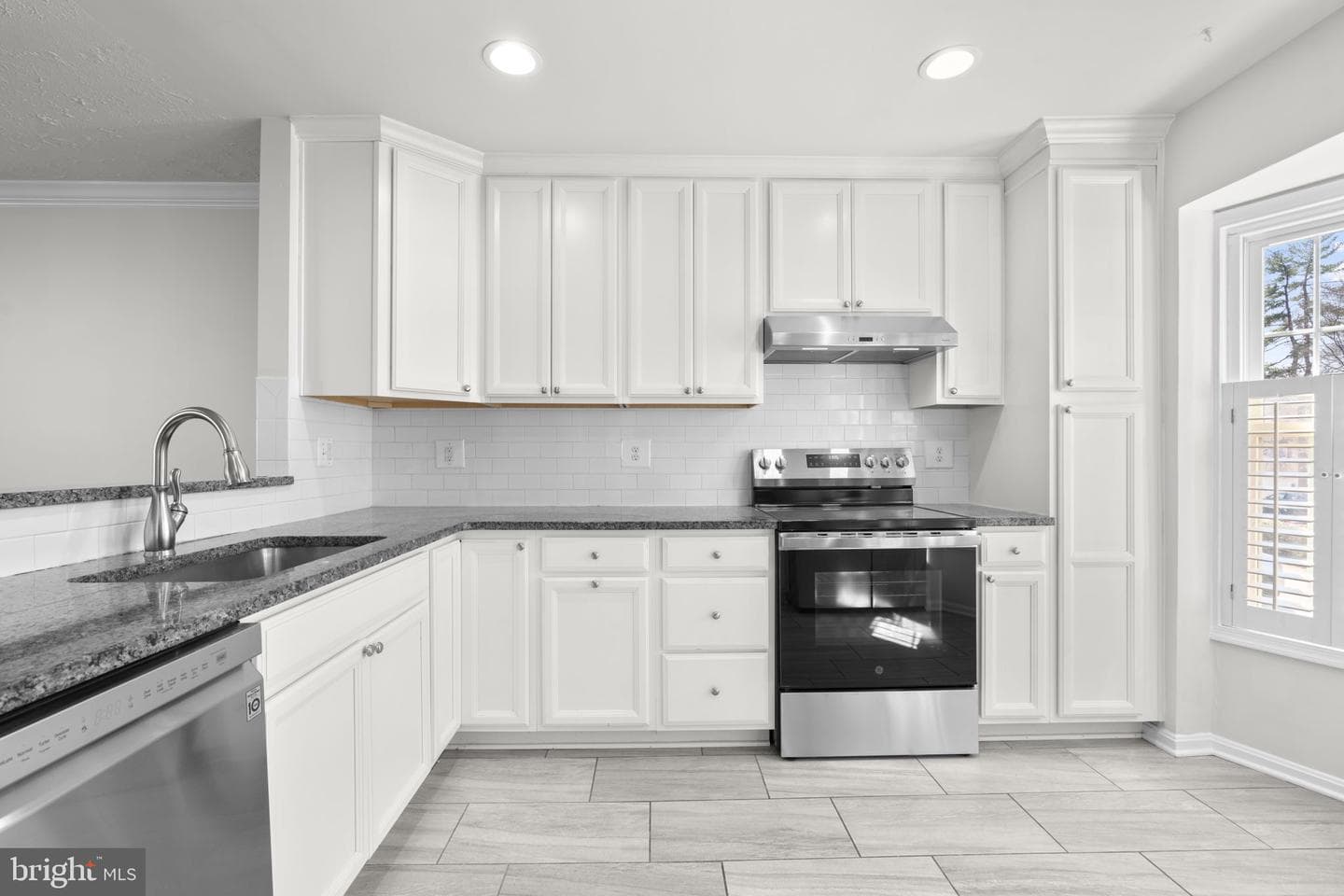 1472 Lowell Court photo 8